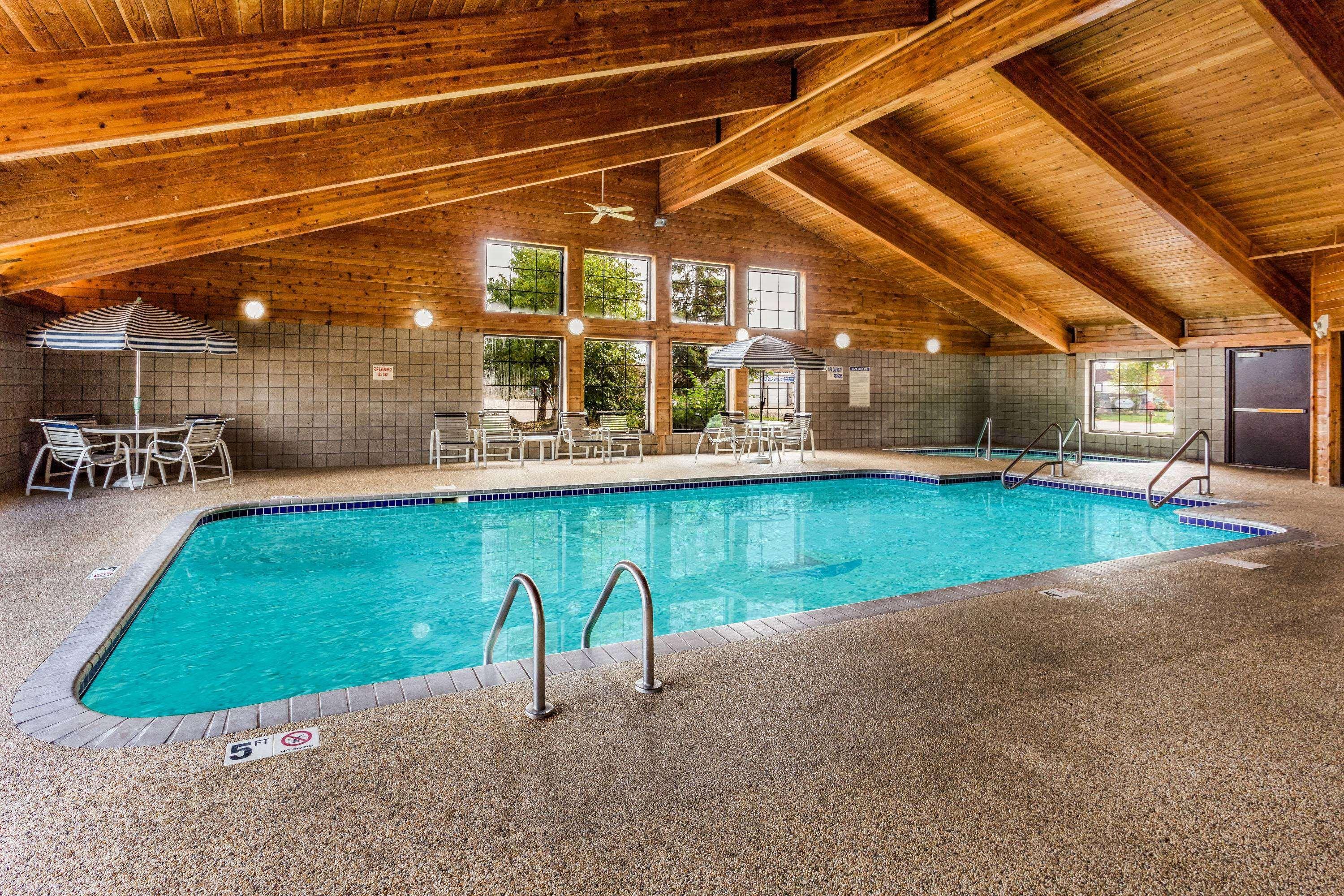 Americinn By Wyndham Hotel And Suites Long Lake Extérieur photo