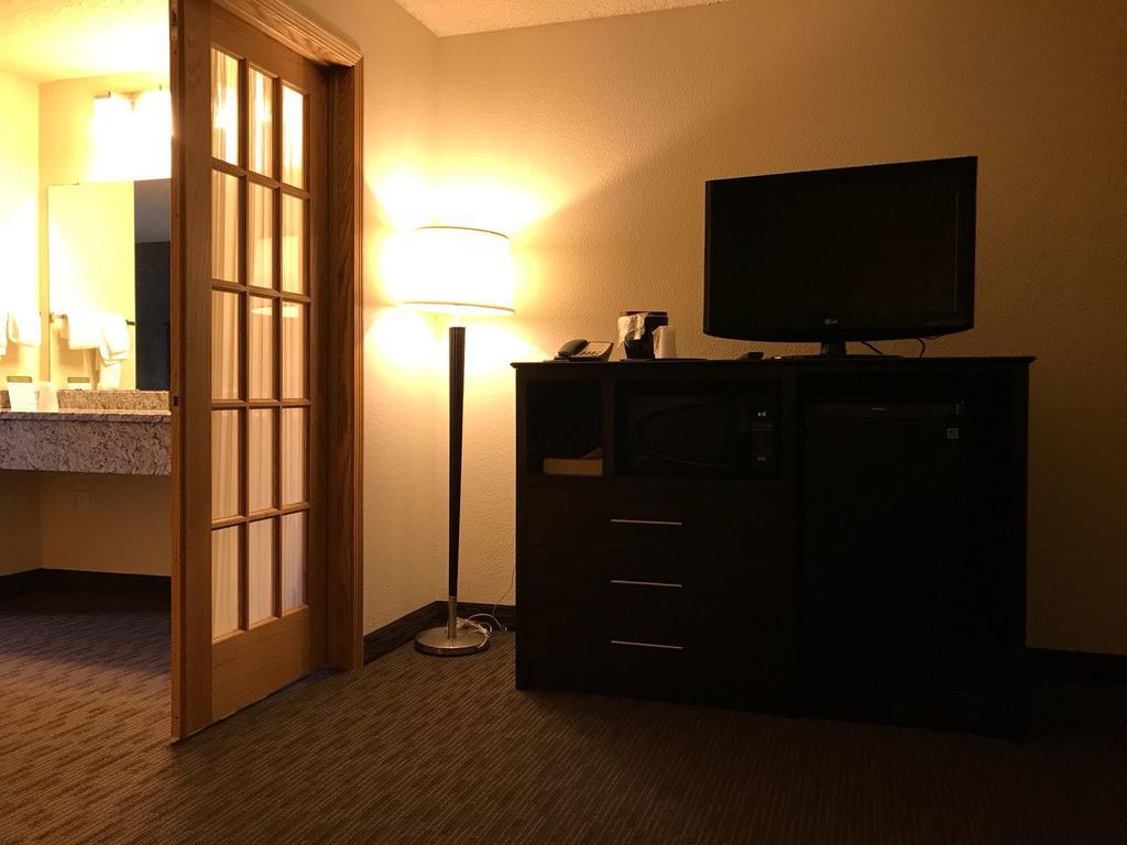 Americinn By Wyndham Hotel And Suites Long Lake Extérieur photo